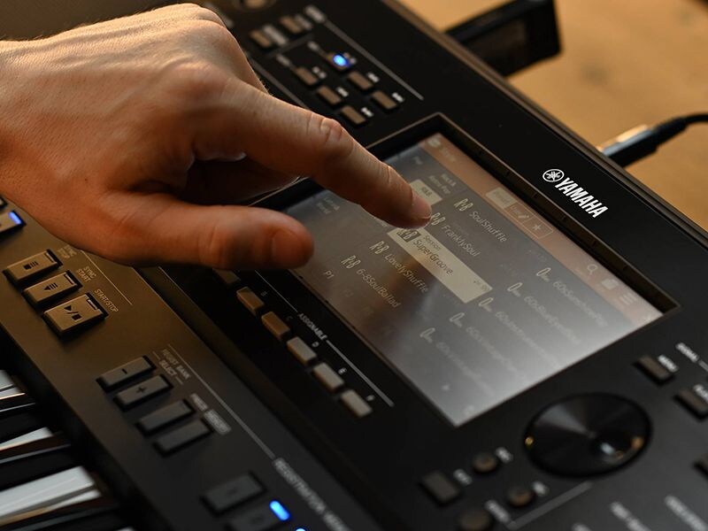 Operating the touch screen of the Yamaha Arranger Workstation PSR-SX920