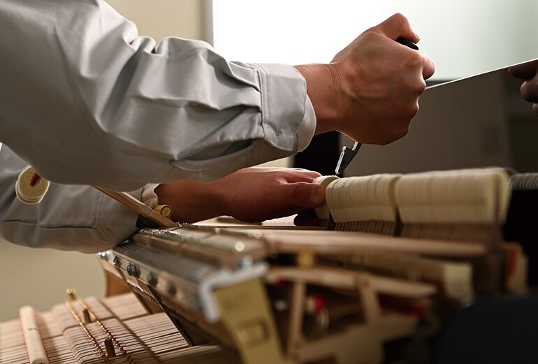 Feature image of the voicing process by a craftsman