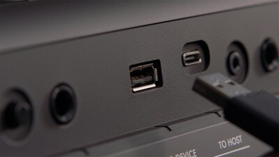 PSR-E483 Feature image of Connectivity and Output