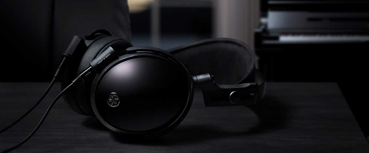 Scene image of YH-C3000 headphones put on top of desk