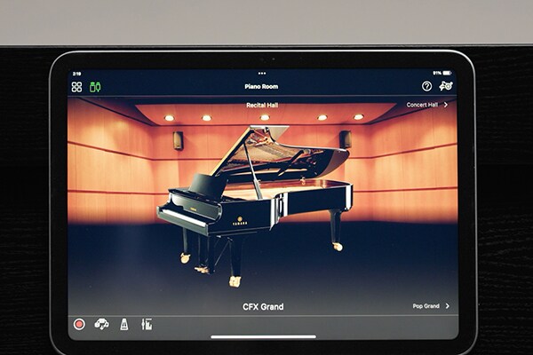 The Smart Pianist app displayed on a tablet screen